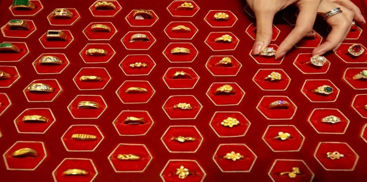 الذهب يتراجع مع انخفاض اليورو