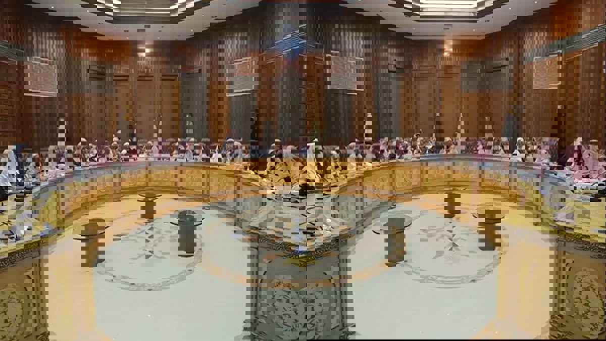 أول تعليق سعودي رسمي على تصريحات ماكرون عن الرسوم المسيئة