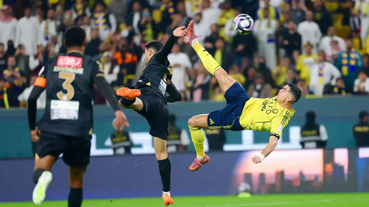 هذه لها ناسها.. عصام الشوالي يسخر من نجم ريال مدريد بسبب "مقصية كريستيانو"