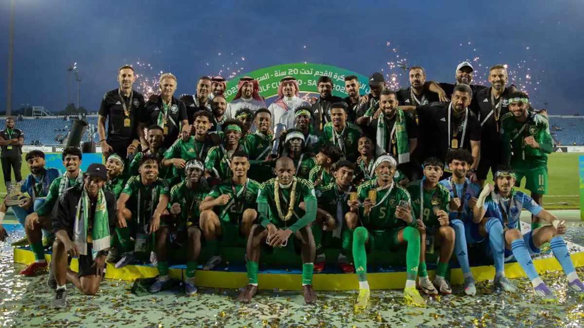 تصرف مثير من محمد الصرنوخ بعد طرده في مباراة السعودية واليمن (فيديو)