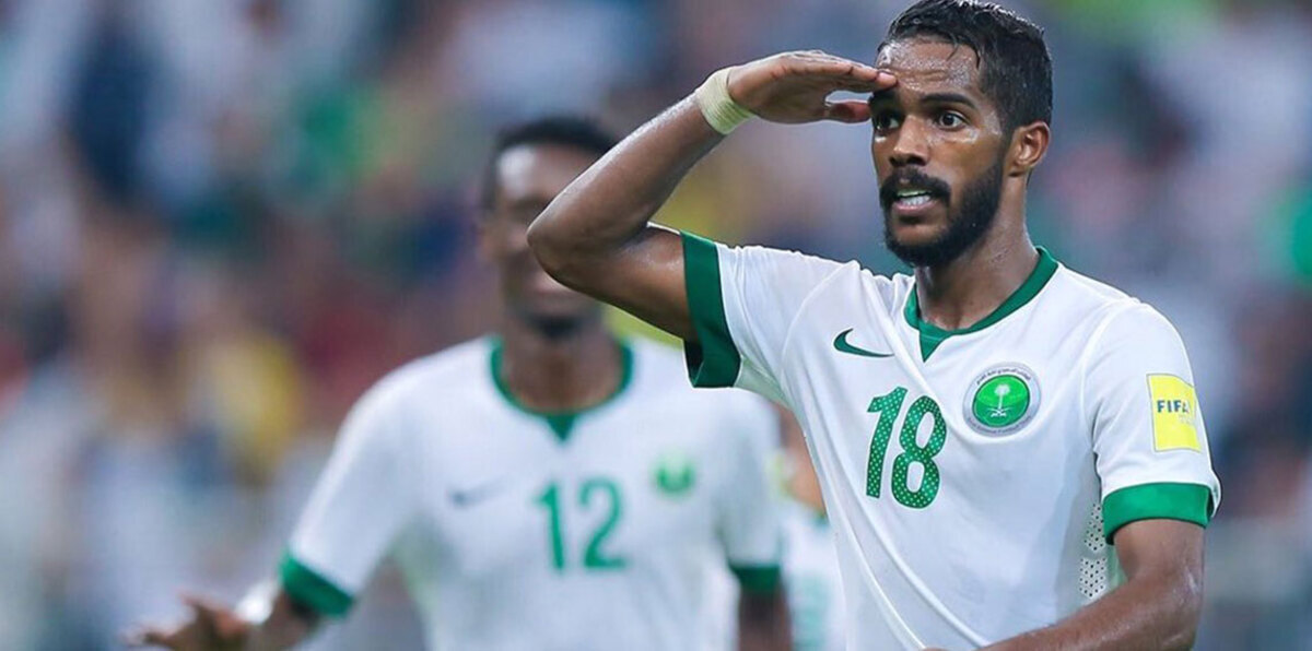 نواف العابد يطمئن السعوديين على قلبه بـ"كوبري" على لاعب الإمارات (فيديو)