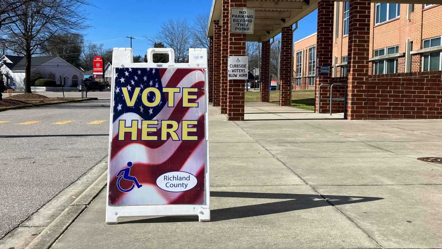 "متباينة ومعادية".. انتخابات الثلاثاء تُنذر بانقسام عميق في أمريكا