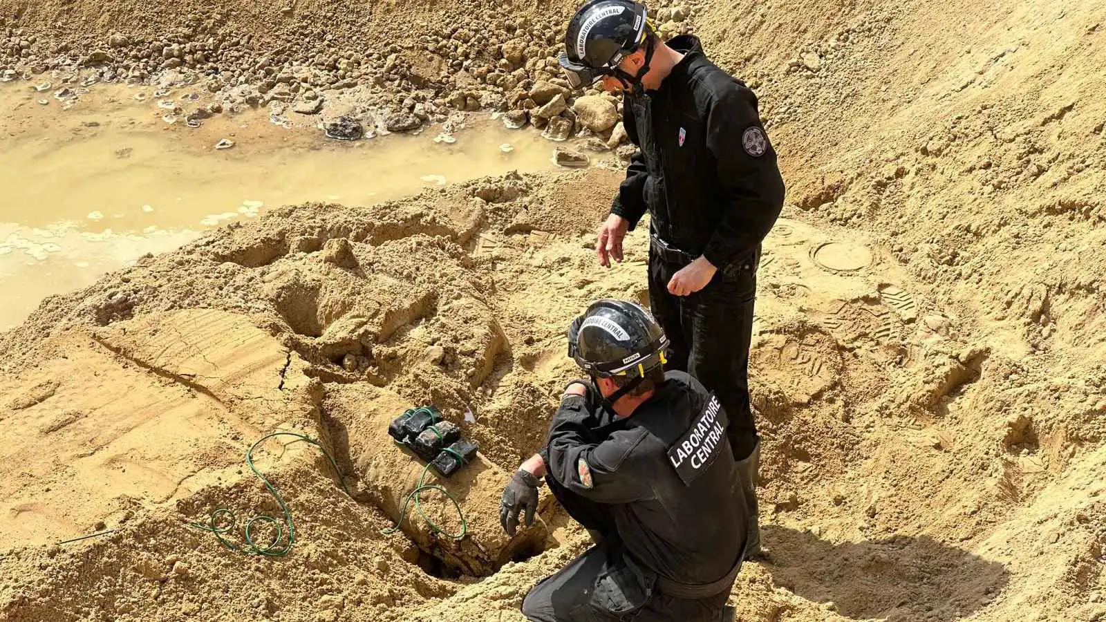 خبراء يفجرون قنبلة من مخلفات الحرب العالمية الثانية قرب باريس