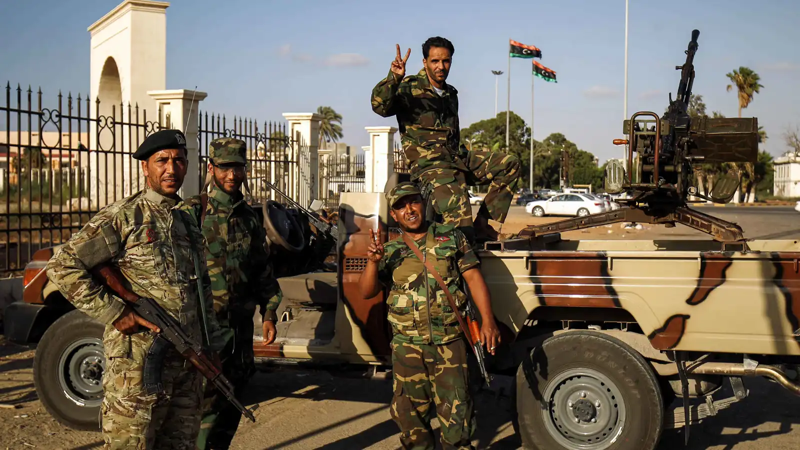 الجيش الوطني الليبي يحرر مقاتليه الأسرى عند الحدود مع النيجر (فيديو)