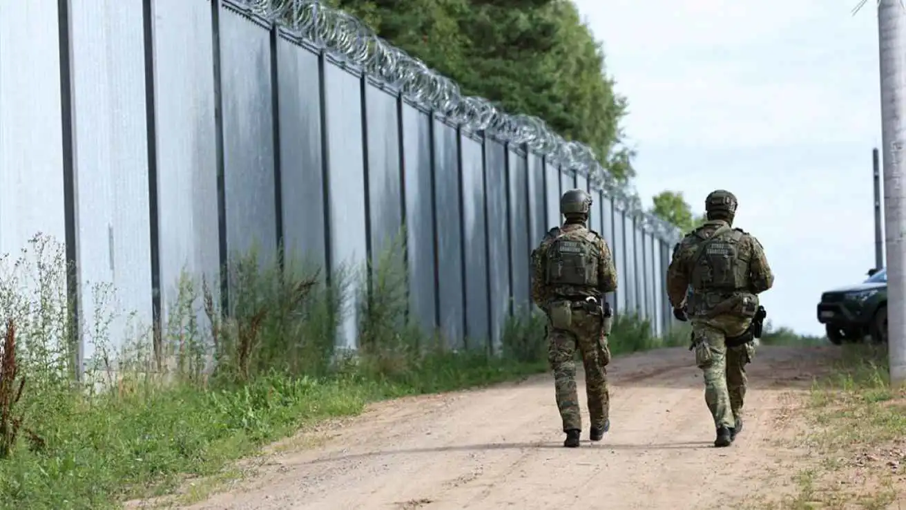 قبل القمة المرتقبة.. روسيا تشن حرباً "هجينة" على بولندا