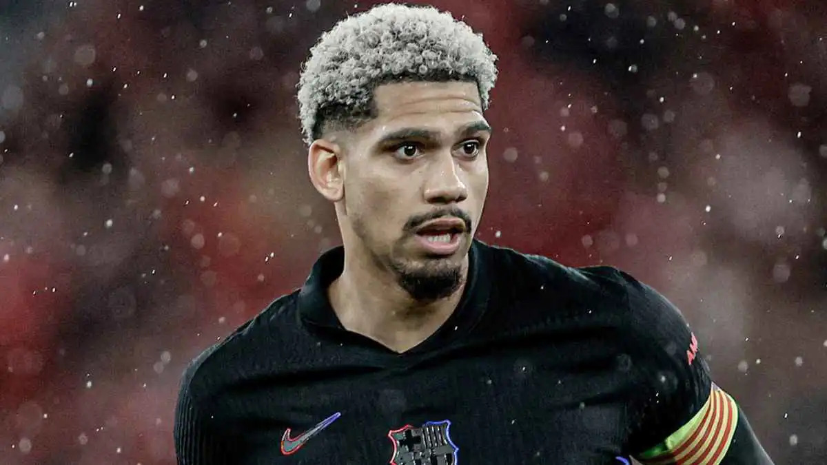 سر سفر رونالد أراوخو نجم برشلونة إلى تل أبيب