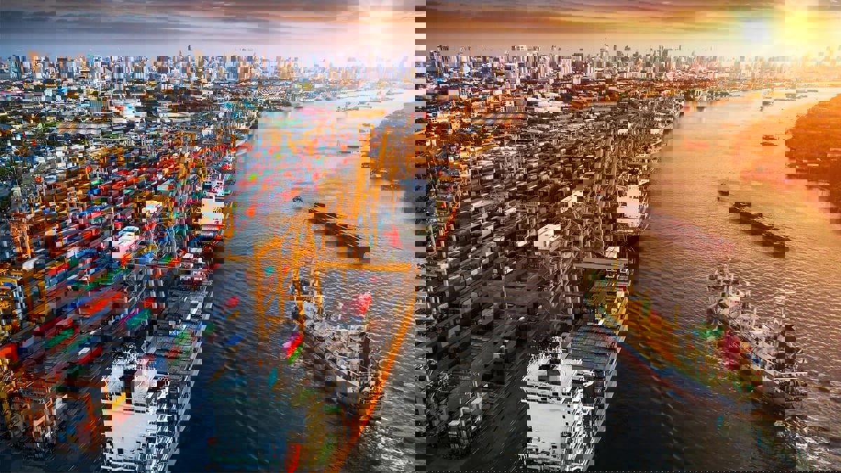 سفن تتجه نحو روسيا محملة بشحنات كبيرة من السكر مع خلو أرفف المتاجر من السلع