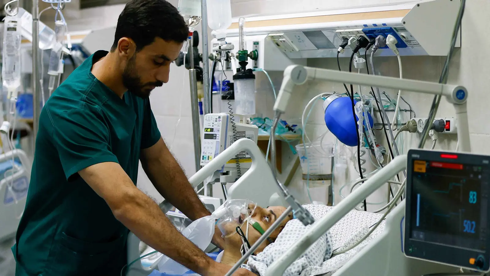 بعد 50 يوماً من الإغلاق.. شح الوقود يشل الخدمات في غزة