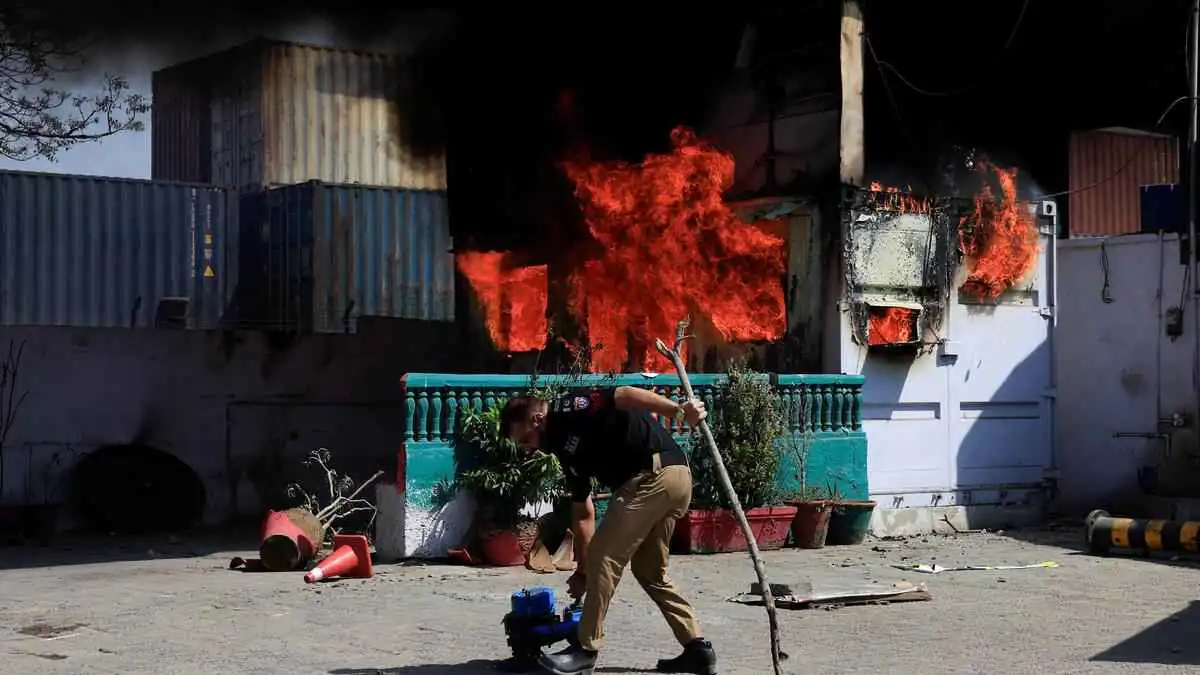 باكستان.. ارتفاع القتلى إلى 9 باحتجاجات قرب القنصلية الأمريكية (فيديو)