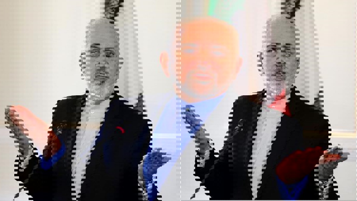 ظريف: الجيش الإيراني هو من يقرر إغلاق مضيق "هرمز"