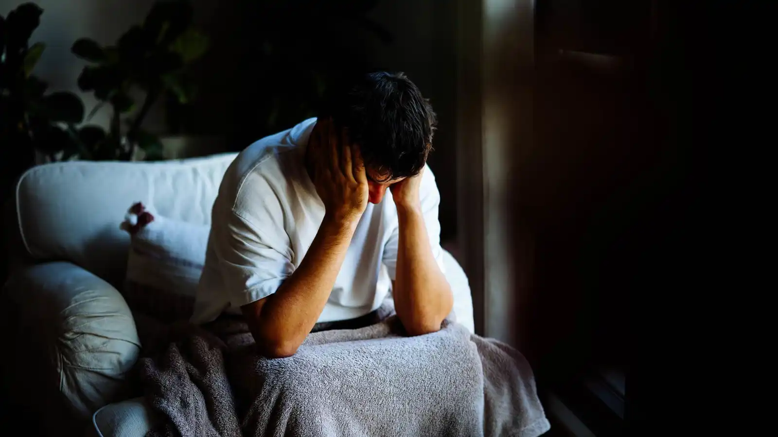 "اكتئاب الصيف".. لماذا نشعر بالإرهاق في أكثر الفصول إشراقًا؟