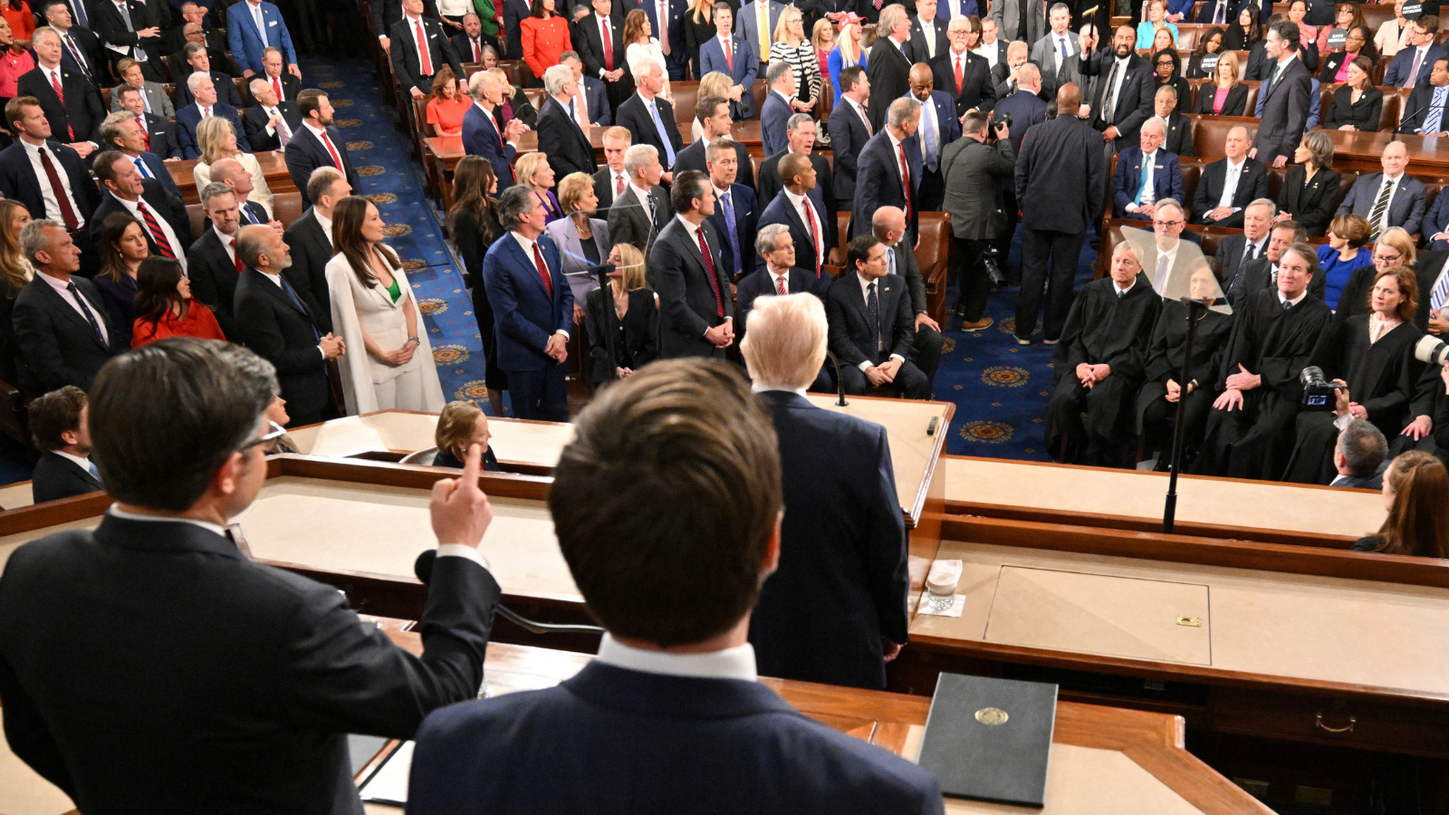 زلزال سياسي مرتقب.. الكونغرس يستخدم "الرقم السحري" لحسم ملف إبستين