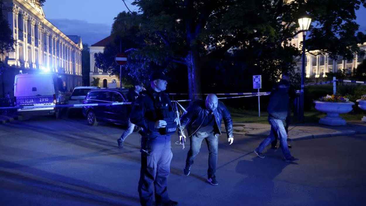 بولندا.. طالب جامعي يقتل موظفة ويتناول أجزاء من جسدها