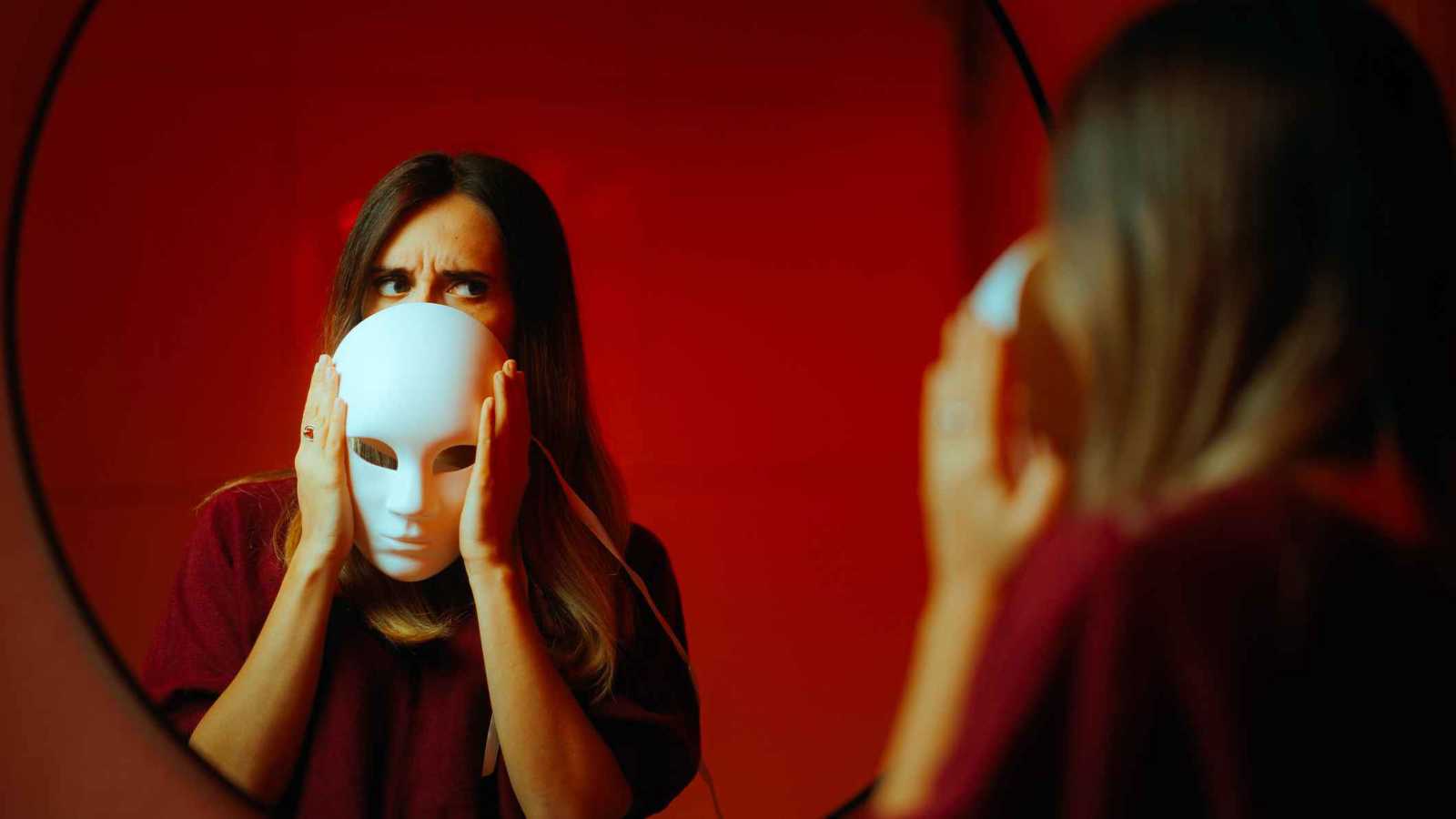 هل يُمكن علاج النرجسية؟.. العلم يرسم حدود الإصلاح النفسي