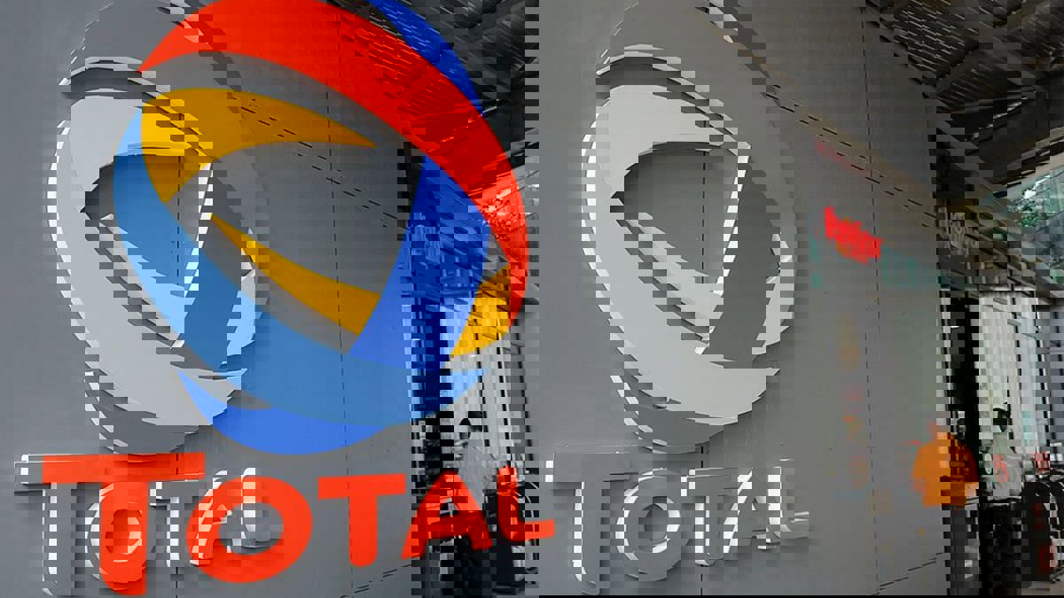 "ميرسك" تعلق الشحنات إلى روسيا و"توتال" توقف تخصيص أموال لمشاريع جديدة