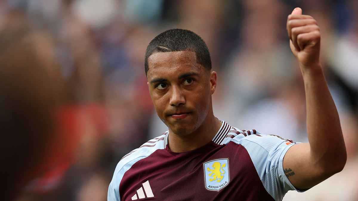 مزايا فنية خارقة.. حارس مرمى ينقذ خط وسط الاتحاد السعودي