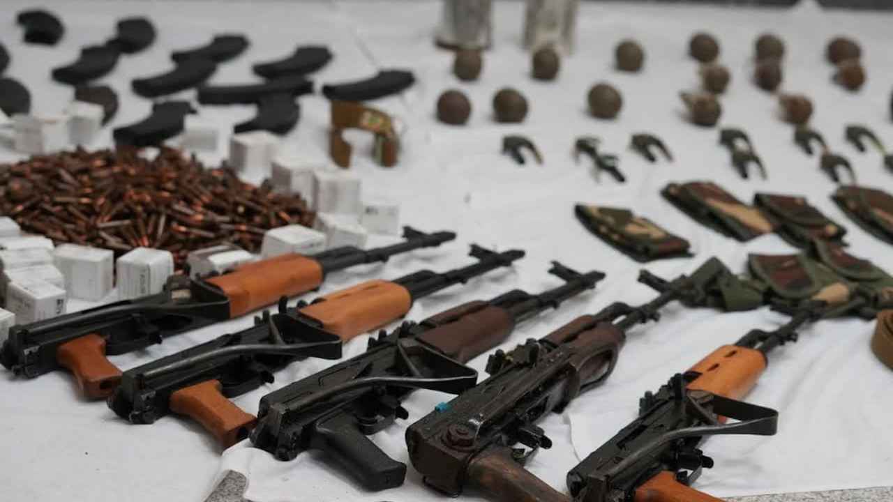 إيران: إحباط تهريب أسلحة ومتفجرات من قبل مجموعات في كردستان (صور)