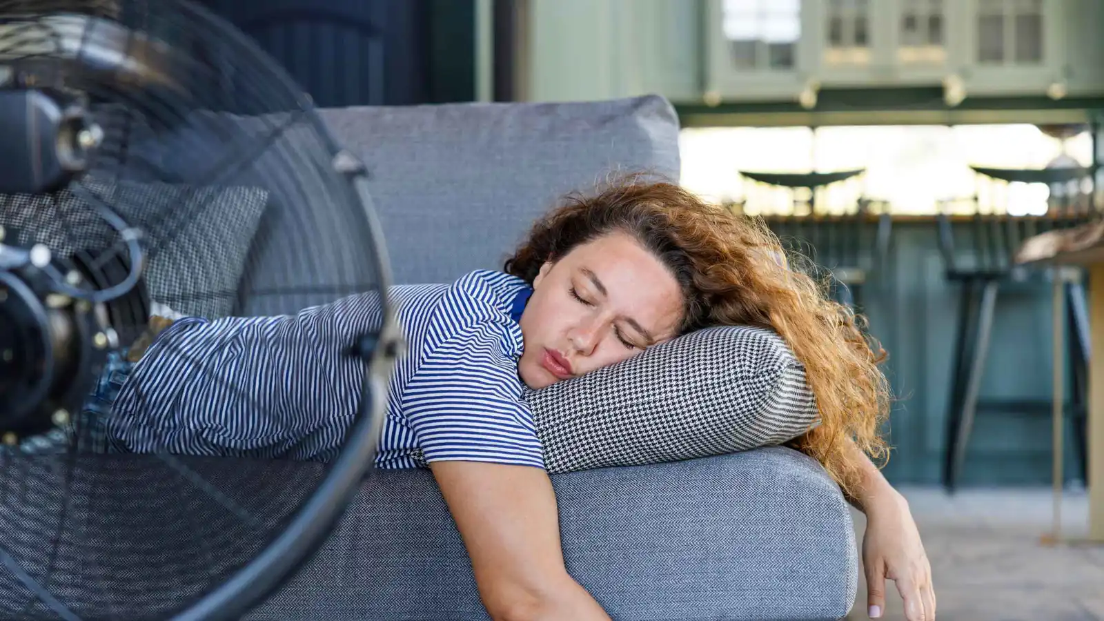 كيف تؤثر حرارة الصيف على جودة نومك؟