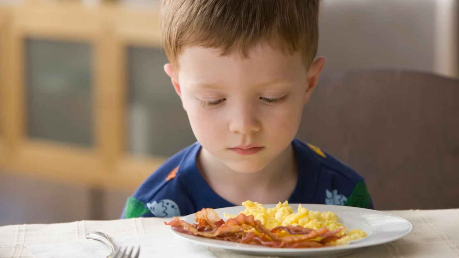 سيصدمك استخدامها يومياً.. تعليقات تدمر علاقة أطفالك بالطعام