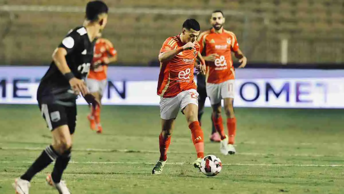 هل يتهرب إمام عاشور من منتخب مصر؟