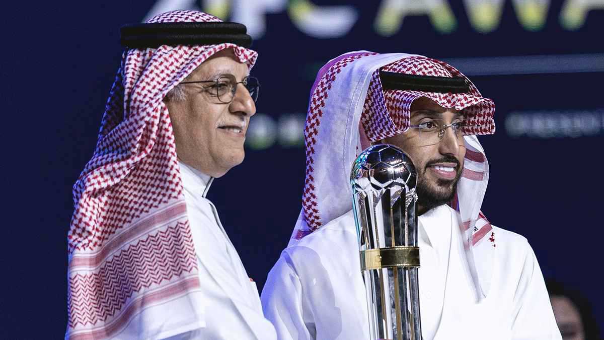 لماذا استبعد الاتحاد الآسيوي ماجد عبدالله من قائمة الفائزين بجائزة أفضل لاعب؟