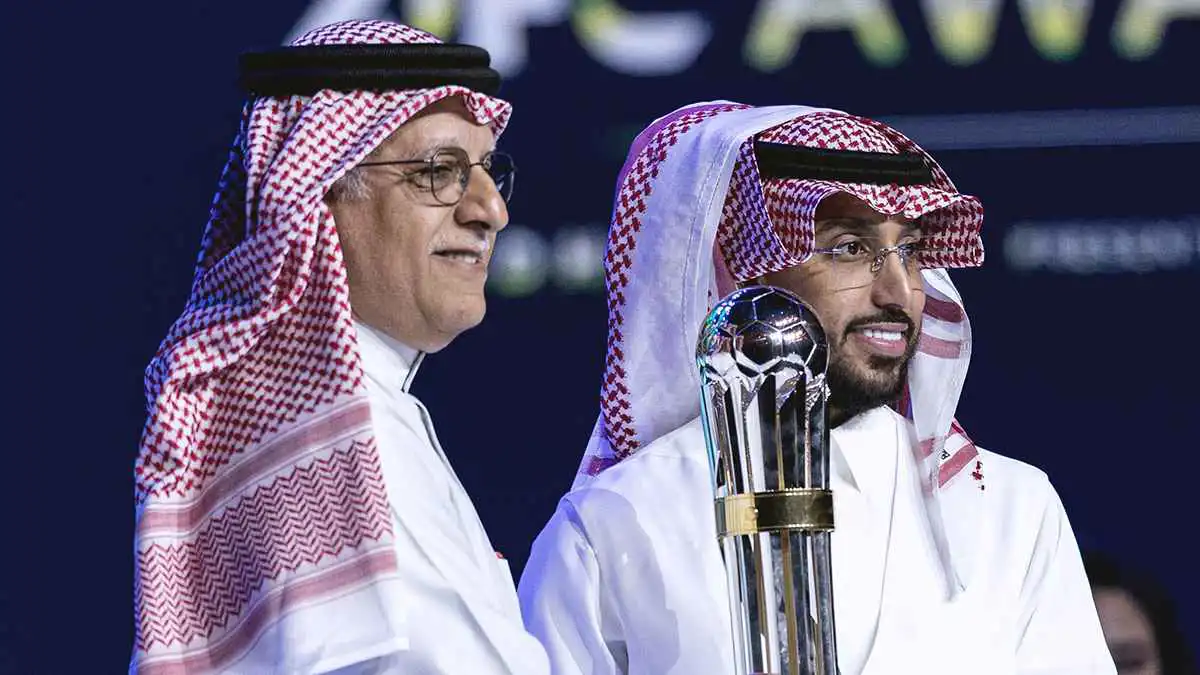 سالم الدوسري يتوج بجائزة أفضل لاعب في آسيا 2025