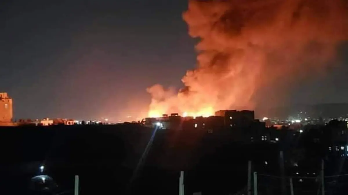 حريق هائل يلتهم حيّا سكنيا في صنعاء (فيديو)