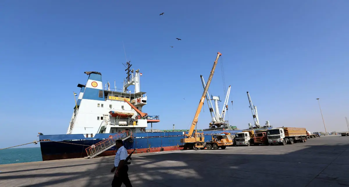 هكذا غازل الحوثيون في ميناء الحديدة منسقة الأمم المتحدة للشؤون الإنسانية (فيديو)