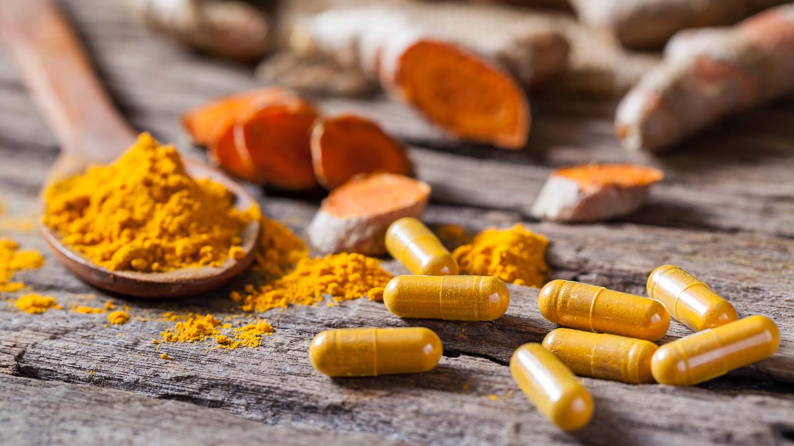 تحذيرات طبية من مكملات الكركم بسبب مخاطرها على الكبد