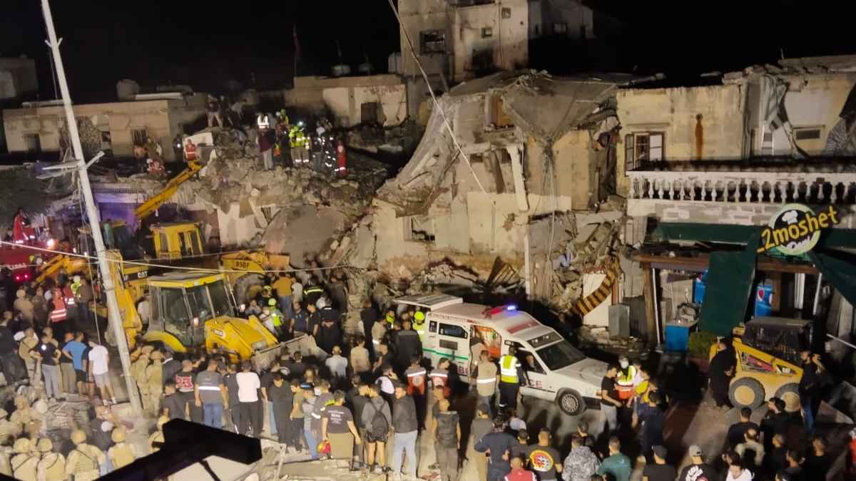 صيدا اللبنانية تتعرض لـ"أعنف" الغارات.. والجثث في الشوارع (فيديو)