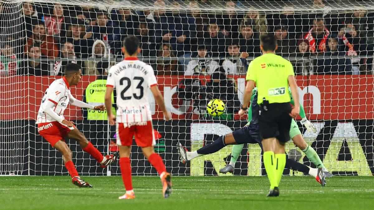 لا يوجد ضربة جزاء.. "أرشيفو فار" يصدم ريال مدريد