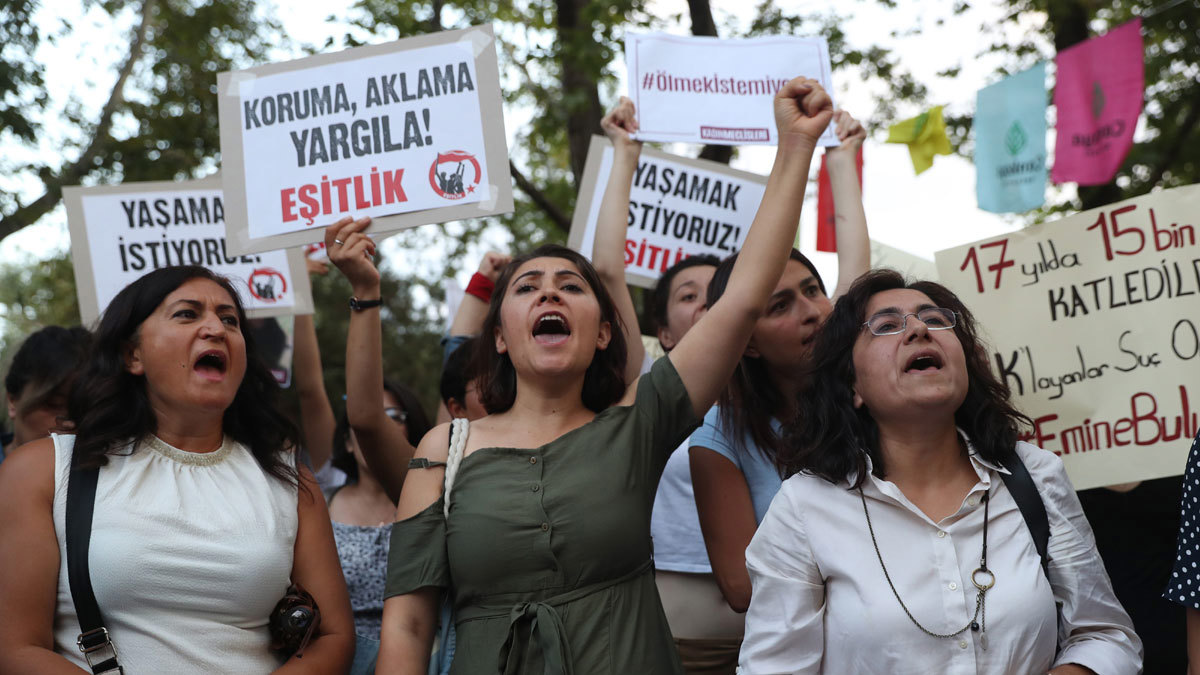 تظاهرات نسائية في تركيا دفاعًا عن معاهدة إسطنبول لحماية المرأة