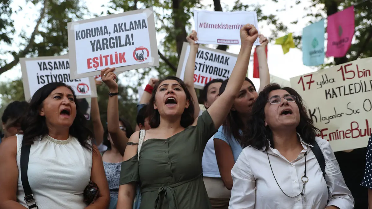 تظاهرات نسائية في تركيا دفاعًا عن معاهدة إسطنبول لحماية المرأة