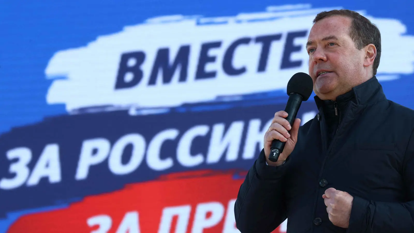 التشيك: تهديدات ميدفيديف بالقتل لنجم هوكي سابق غير مقبولة