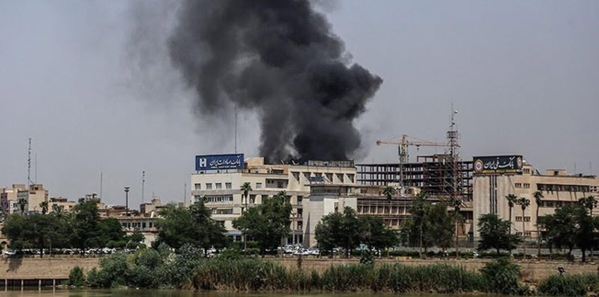 حريق ضخم يلتهم أكبر مجمع تجاري في الأحواز (صور)