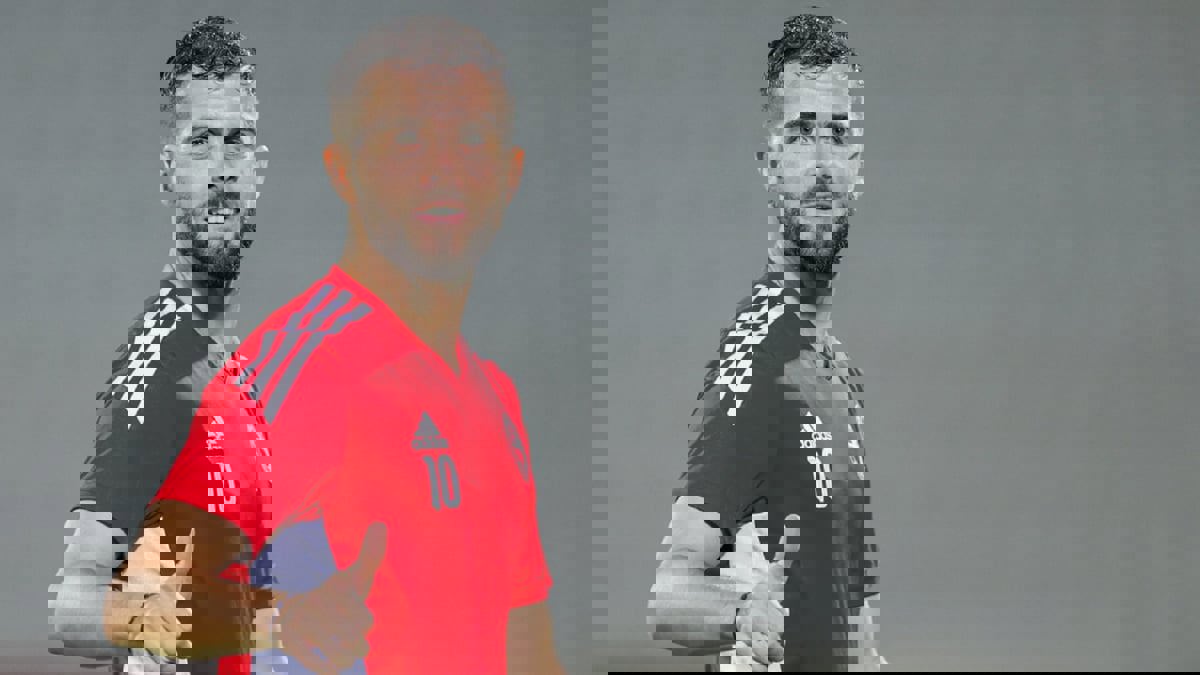 إصابة غريبة تهدد مشاركة بيانيتش في مباراة الشارقة الوحدة بنهائي كأس رئيس الإمارات