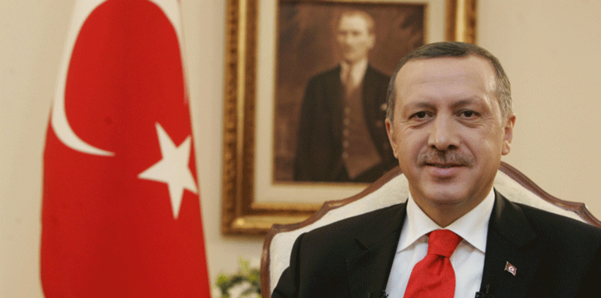 أردوغان يبدأ جولة خليجية والإمارات ترفع التحذير من السفر إلى تركيا