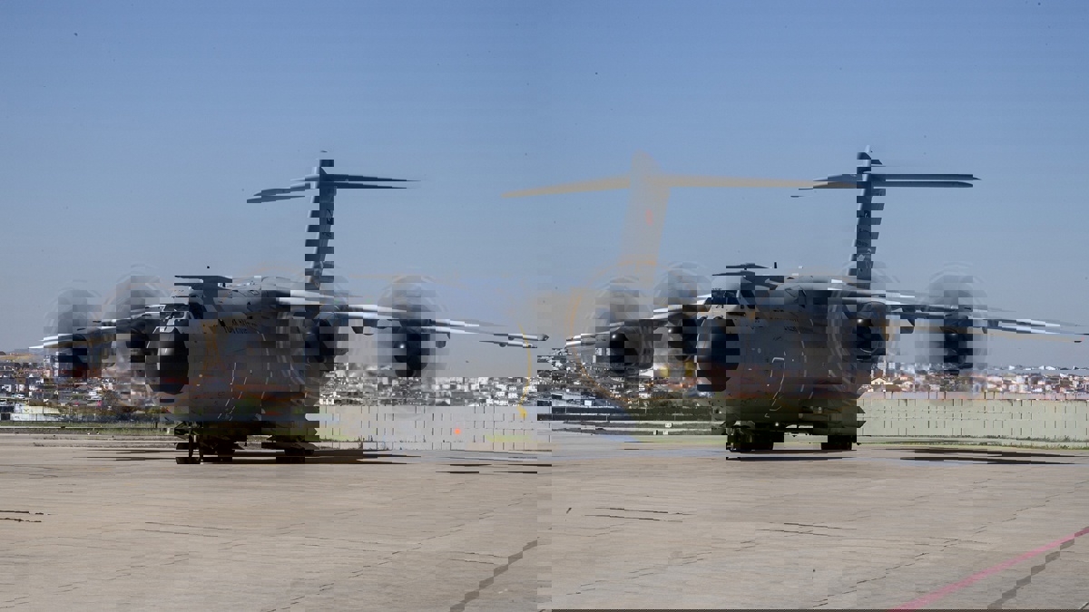 طائرات تركية تحمل معدات عسكرية تهبط في مصراتة وقاعدة الوطية