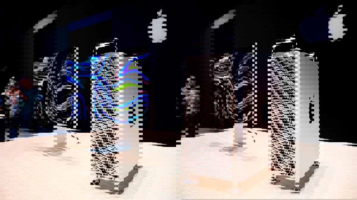 أبل تعمل على شاشات جديدة وخطط "ماك برو" تتعطل