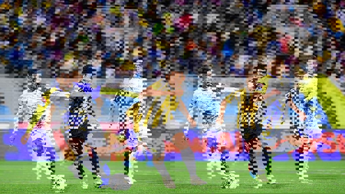 مباراة النصر والاتحاد: مشادة بين عبدالرزاق حمدالله وحمدان الشمراني (فيديو)