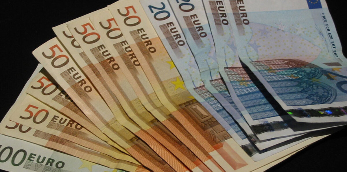 اليورو يواصل ارتفاعه مع تراجع المخاوف من حرب تجارية