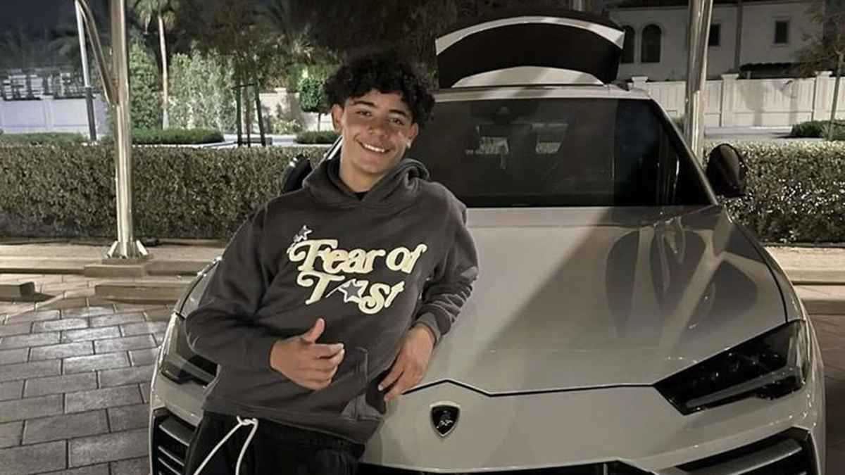 كريستيانو جونيور يظهر بسيارة بمواصفات خارقة.. كم يبلغ سعرها؟ (صورة)