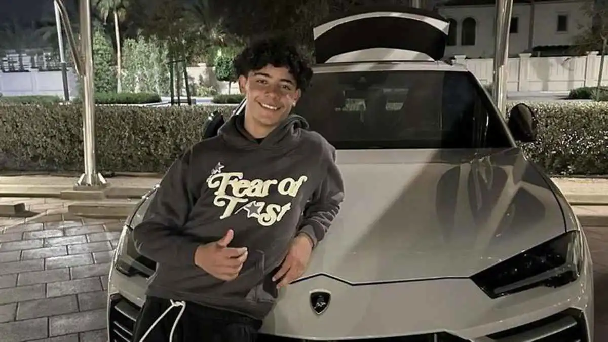 كريستيانو جونيور يظهر بسيارة بمواصفات خارقة.. كم يبلغ سعرها؟ (صورة)