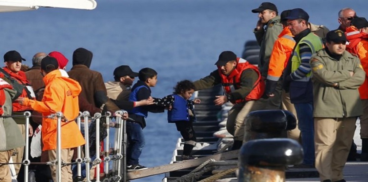 قاض تركي يتسلل إلى اليونان مع لاجئين سوريين