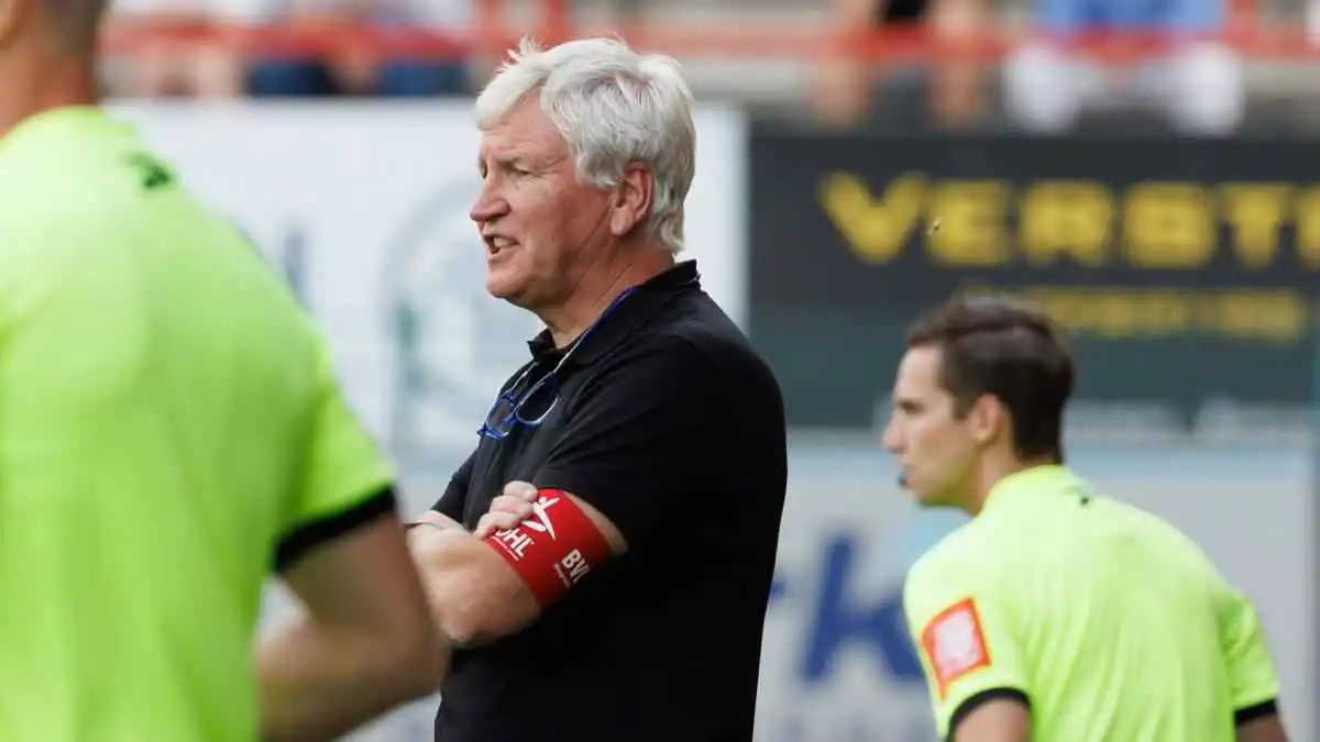 أٌقيل قبل النهائيات.. مدرب منتخب الكاميرون السابق يحصل على منحة أمم إفريقيا!