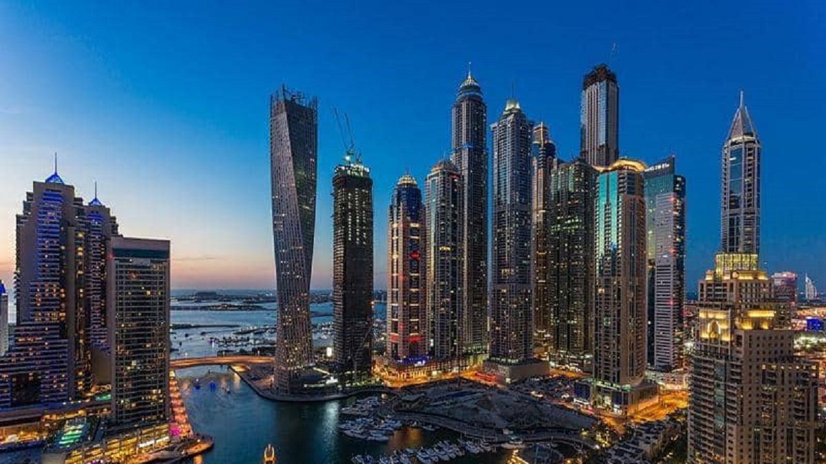 دبي تعود لأسواق الدين العام بعد غياب 6 سنوات وتجمع ملياري دولار