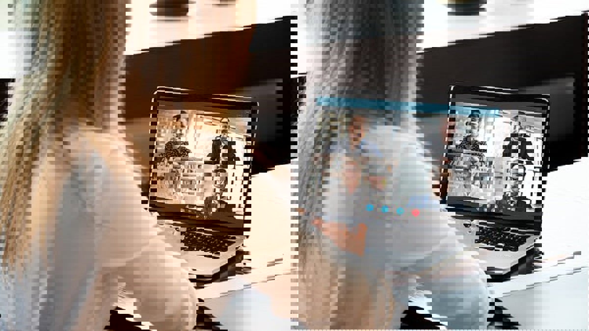 دراسة: النساء يكذبن على رؤسائهن أكثر من الرجال عند العمل من المنزل