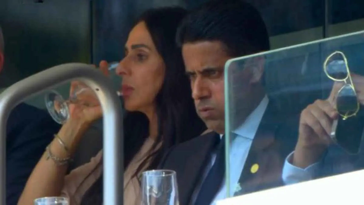 رد فعل ناصر الخليفي بعد انهيار باريس سان جيرمان أمام تشيلسي (فيديو)