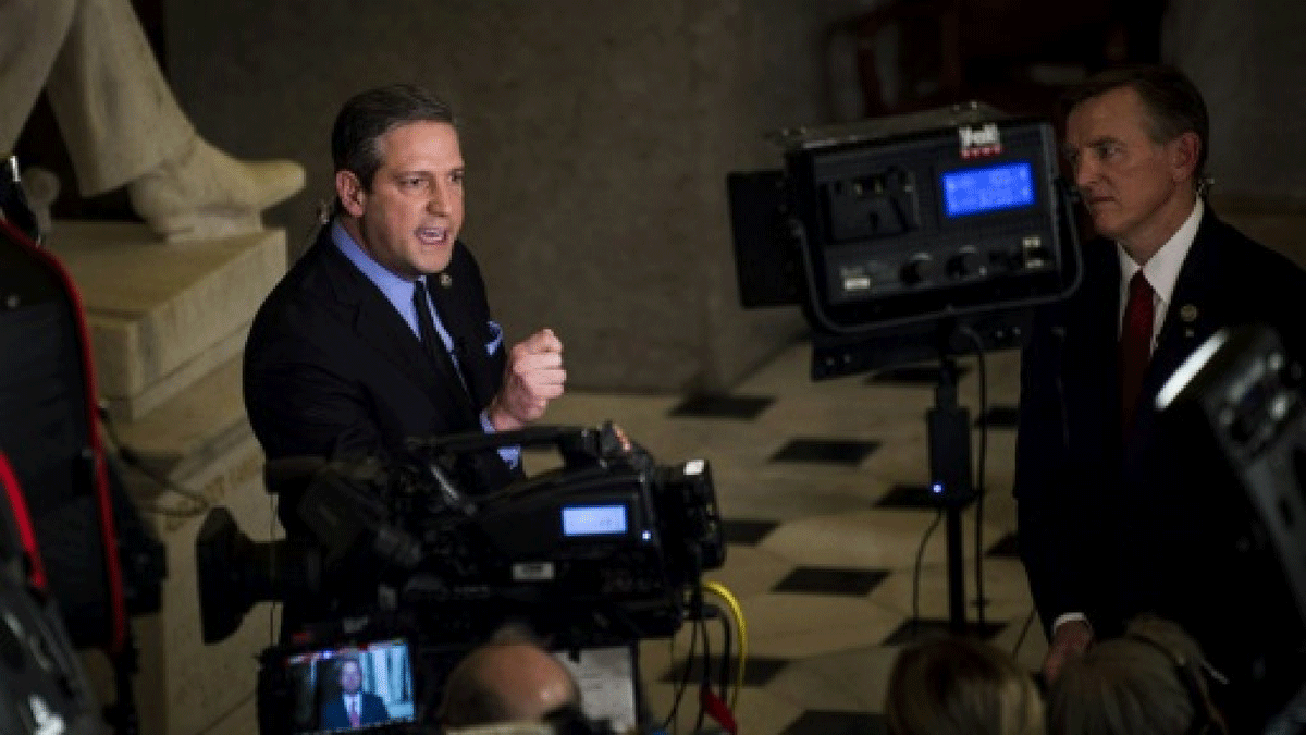 مرشح ديمقراطي جديد يدخل السباق إلى البيت الأبيض