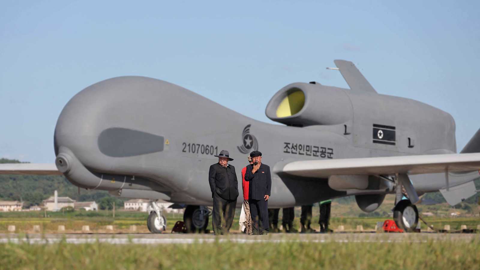 تفاوض من موقع القوة.. كيم يخاطب ترامب باستعراض الرؤوس النووية